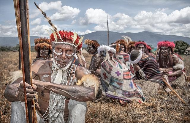 世界上最残忍部落：当亲人去世，关系最亲的女性必须断掉一根手指