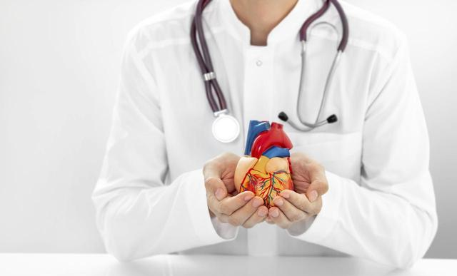 56岁男子突发脑溢血离世，生前喜欢散步锻炼	，医生摇头：做错4点