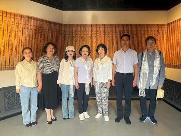 著名诗人在青海：海东