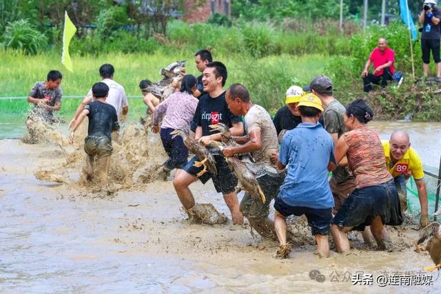 人人人人!连南这场狂欢盛宴嗨翻天🤩多图直击火爆现场丨跟着《瑶族舞曲》去旅行