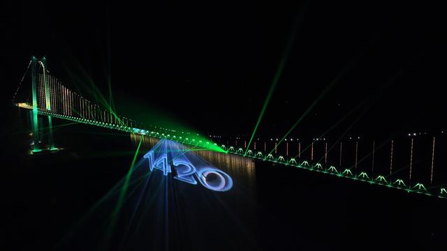 地球裂缝上的奇迹：花江峡谷大桥，横竖都是第一的工程传奇