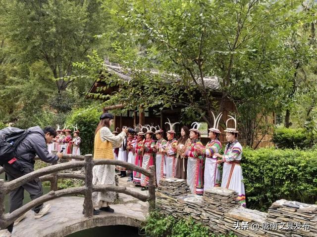 “陇原赏秋韵 相约官鹅沟”2025甘肃秋冬旅游推介大会采风团走进文县白马民俗风情景区