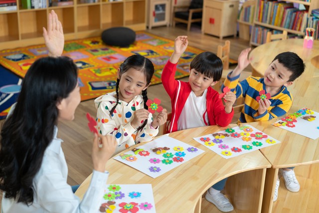 学生自制教师节礼物 满满都是心意