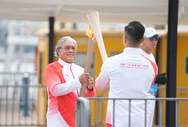 结婚13年，44岁郭晶晶再次迎来喜讯，官媒发文，终于等到这一天