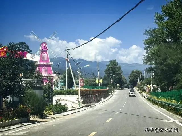 陕甘交界的千年古镇，有绝美高山草原和千年古道，现在却一片萧条