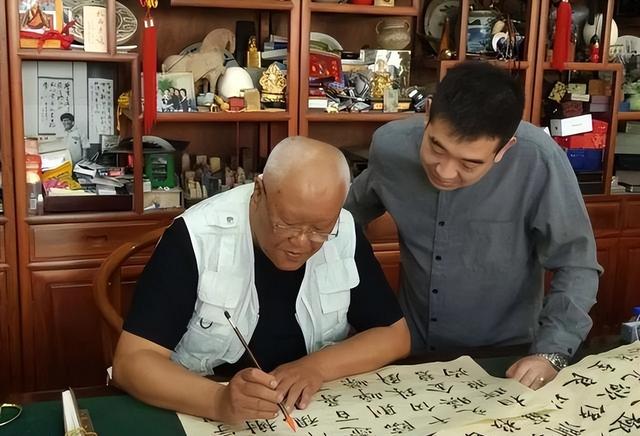 杨再春逝世，拥有千万学生的书法家，北京体育大学校名是他题写