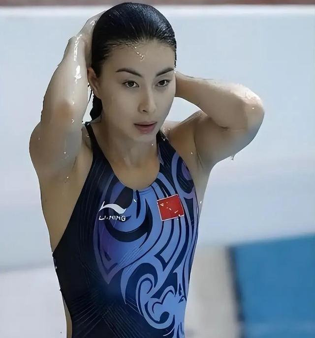 从冠军到豪门，郭晶晶代言品牌被立案，沉默1天后荒唐一幕出现