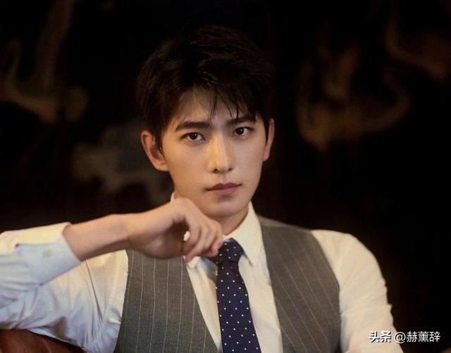 被央视怒批、洋相百出、腹中空空，这几位“绝望的文盲”凭啥能火