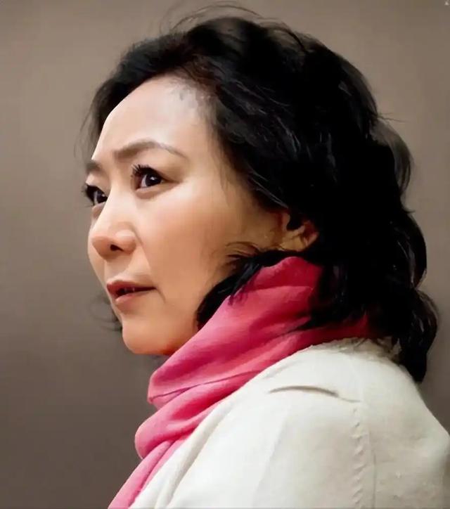 手握11万亩地皮，银行存七百多亿，她才是我国隐形“地产女首富”
