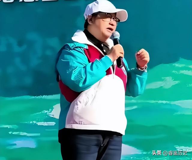 闫学晶奢侈风波升级！官媒出手锐评，韩红却因一特殊举动口碑暴增