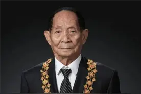 袁隆平孙女上学，老师问：你爷爷是干什么的？孙女：看天气预报的图片