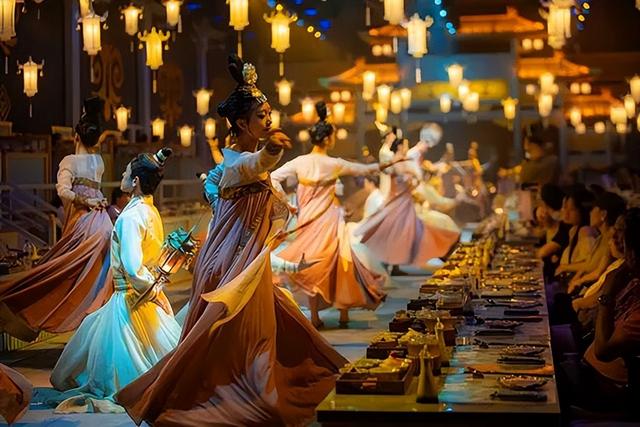 昼观奇景，夜赏史诗！《石海长歌》首演助推兴文石海晋级“全域旅游”新目的地
