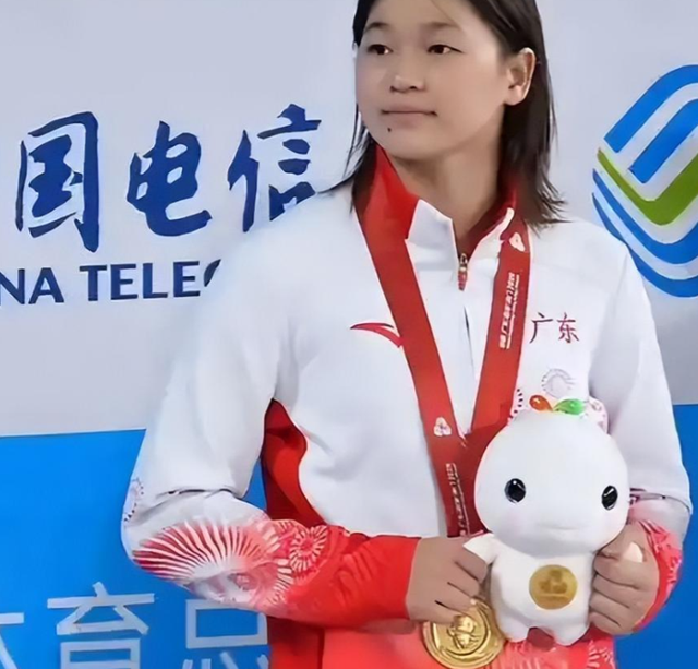 全红婵回队了，她变化很大	，身高快170了吧，留起长发，气场更强