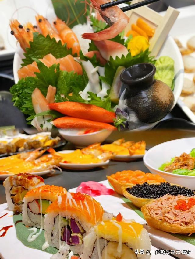 六万彩灯耀京城，文化美食任你逛，环保低碳夜晚热闹不停！