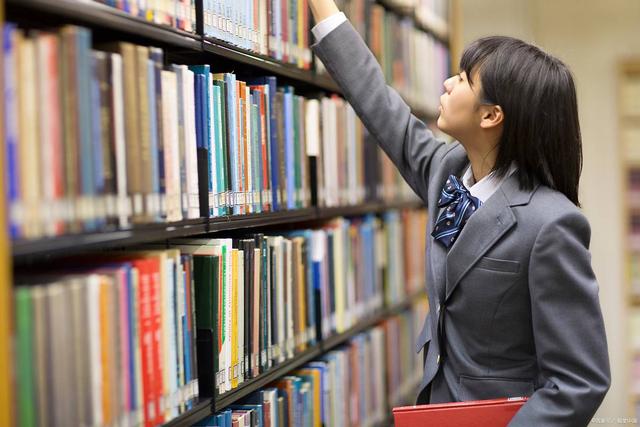 书到用时方恨少！“3个瞬间	”证明书没白读，别再说读书无用了