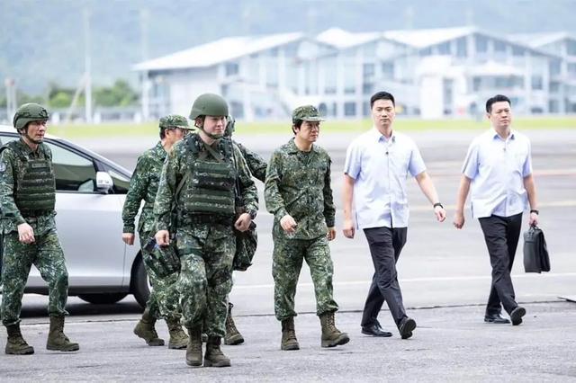 特朗普：台湾问题中国自己解决，但别让我不高兴，外交部回应亮了