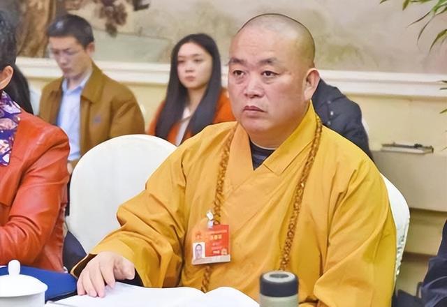 释永信被抓30天，李湘终于坦白两人关系，亲吻照的真相终于大白