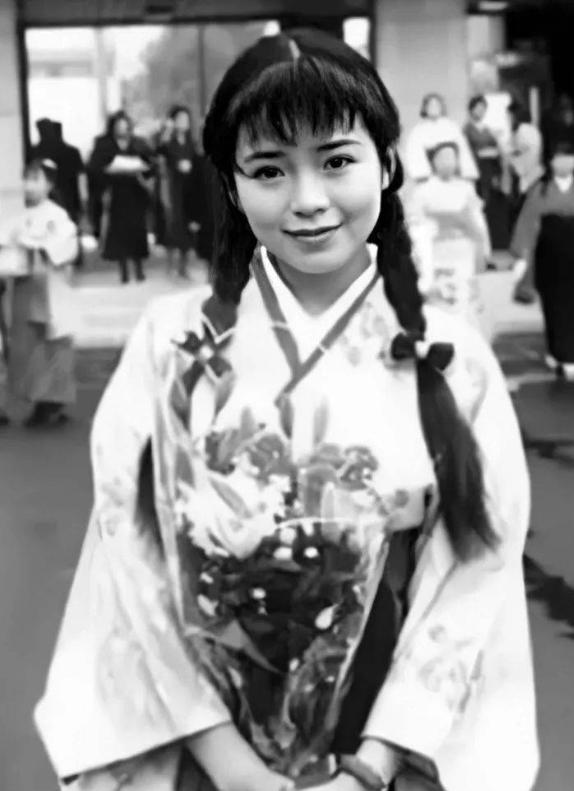 从“央视一姐”到退出主持界，朱迅的人生充满悲剧，令人惋惜不已