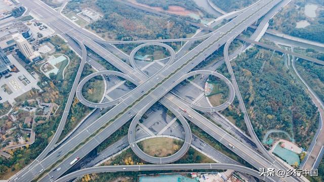 天府广场：从国旗之下到千年深处，一条大道串起的城市史诗