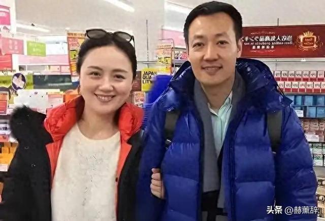 离世仅过去8个月，52岁辛柏青高调传出喜讯，朱媛媛终于能安心了