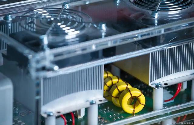 让中国光刻机变成废铁？被批傲慢的日本下狠手，借势美国遏华