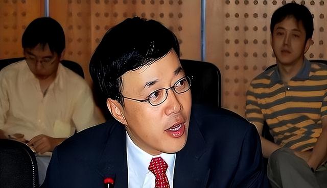 反手掐美脖子！“芯片之父”太给力！弃美归国，研发成果堪比核武