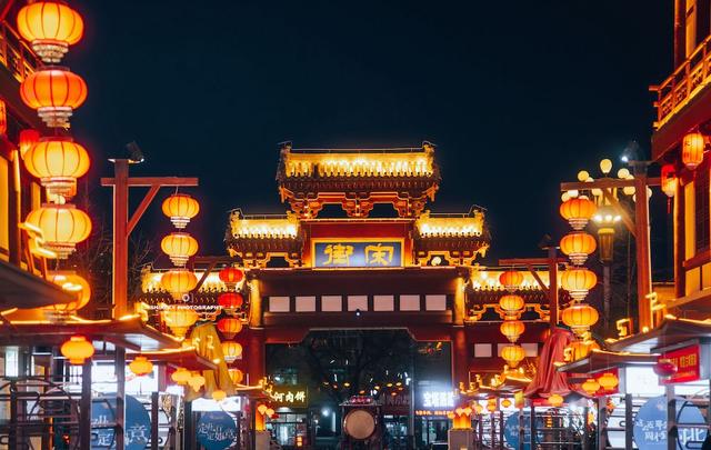 县级市居然有这样的夜景！河北花22.5亿打造的古城，夜晚惊艳众人
