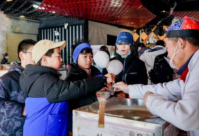 第十五届鸟巢欢乐冰雪季开幕 创新“双区”模式打造全民冬日狂欢