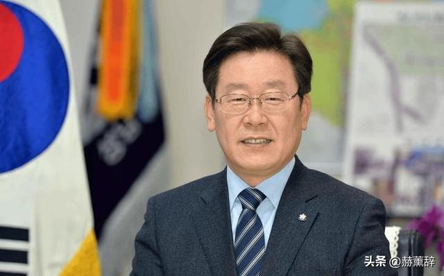 李在明拒绝出席中国阅兵，王毅挂断电话，送了韩国一句话