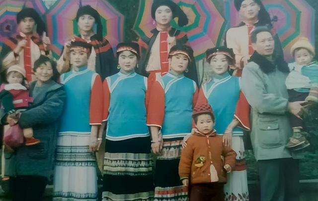 阅兵女机长身份曝光！私生活被扒牺牲太大，老公身份也不简单