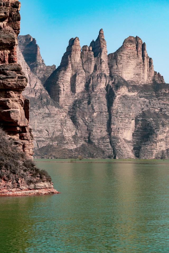 积石山深处：在黄河的“天梯”上，遇见一场千年的石窟迷局