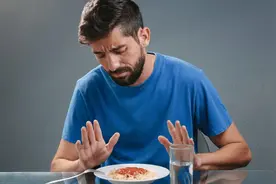 如何判断是胃寒还是胃热？记住这句话：胃寒喜热饮、胃热口干苦图片