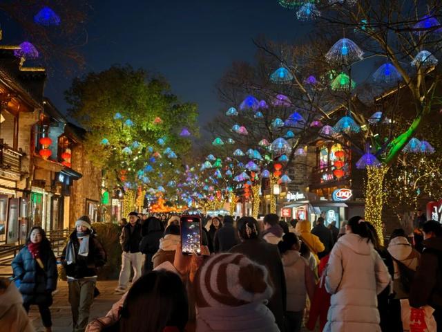 亮灯！马到！这是昨晚的南京