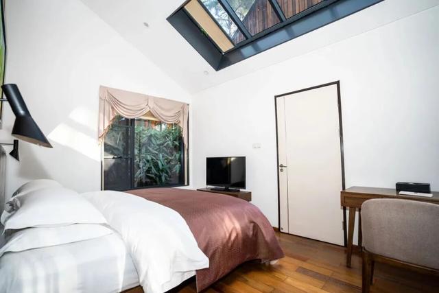 “你怎么知道王嘉尔来我家门口啦？”