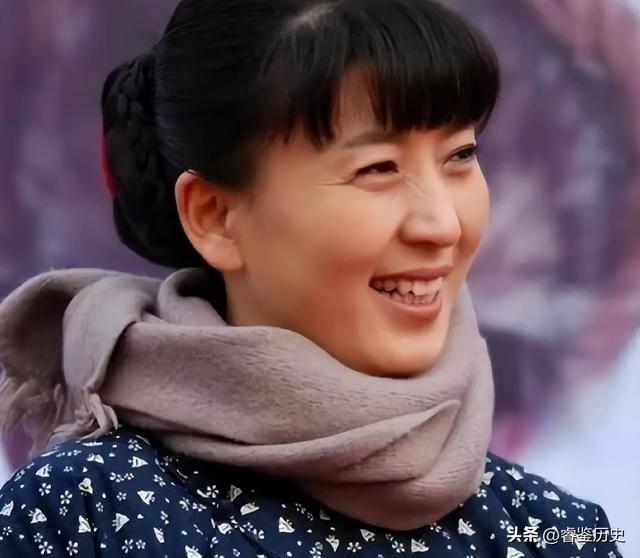 闫学晶奢侈风波升级！官媒出手锐评，韩红却因一特殊举动口碑暴增