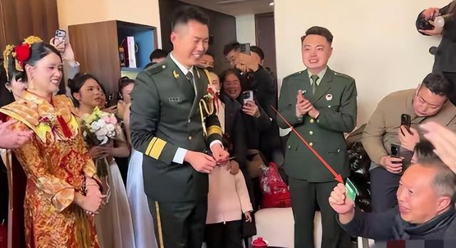 张自轩婚礼曝光！新娘强势	、拒他两次亲密动作	，岳父现场送车和卡