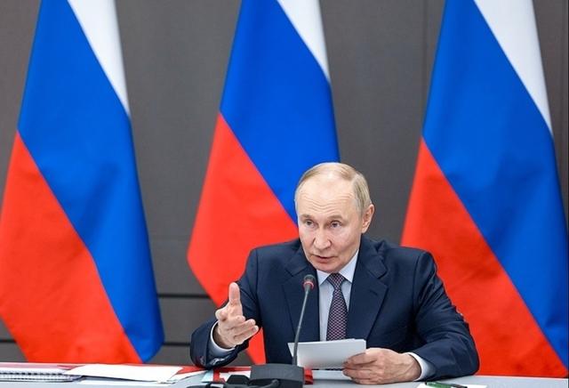 禁止日本公民入境！中方还没出手，普京对高市摊牌	，官媒宣布结局