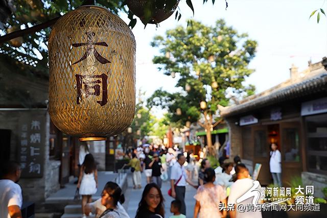 清凉夏都：古城午后到夜色的人潮与烟火