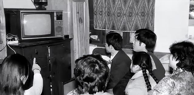 1976年运送毛主席遗体，发生三个“想不到”，华：人民不想主席走