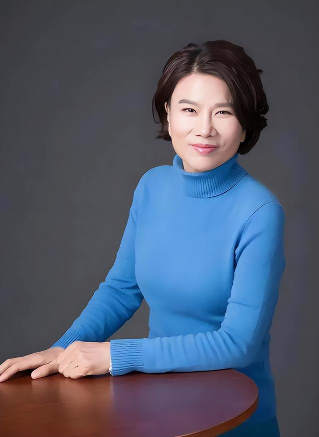 雷军没想到，十亿赌约12年后，董明珠一个举动再令所有人刮目相看