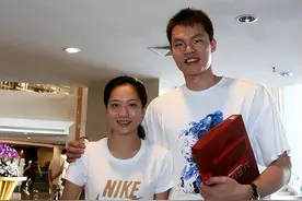 体操女神嫁给男篮朱芳雨，被出轨还被抢孩子，离婚几乎净身出户图片