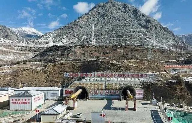 中国又一超级工程！千亿巨资砸出“不可能铁路”