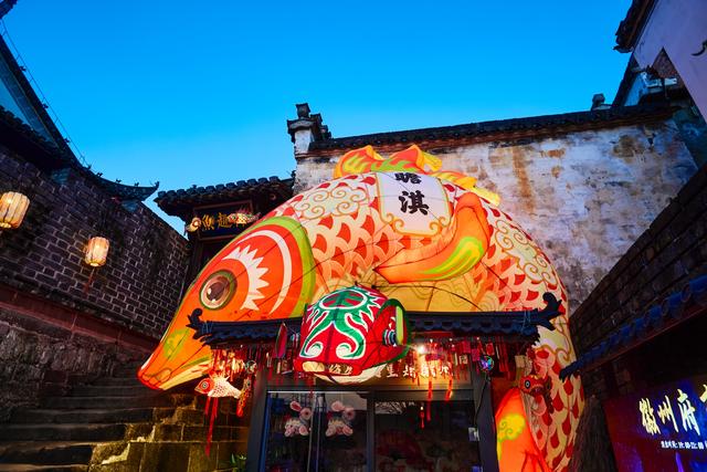 黄山歙县徽州古城，感受古城的非遗文化，邂逅一条“活着”的大鱼