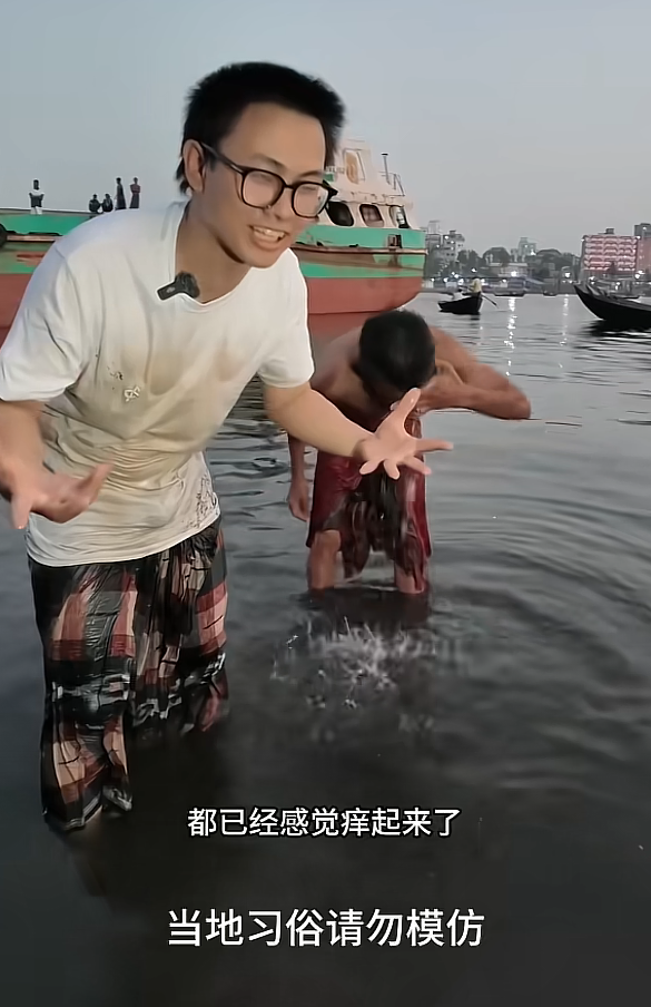 中国小伙在印度干了一杯恒河水，高烧三天全身肿胀，直言千万别喝