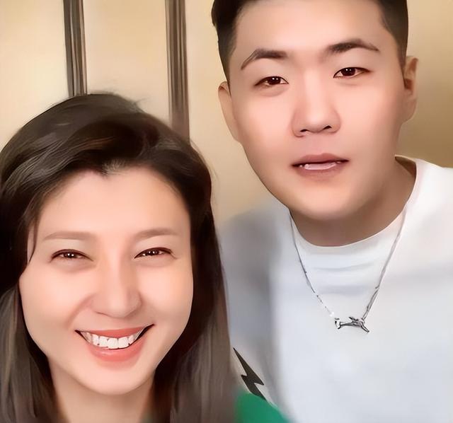 “后坐力	”太大！闫学晶又被爆出猛料，她和儿子已经一个也跑不了