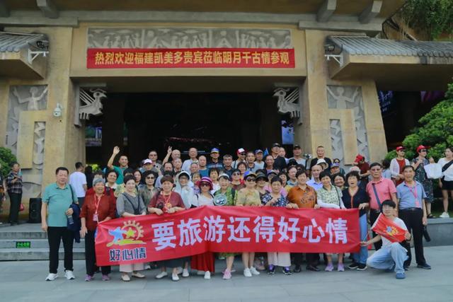 踏遍青山寻胜境！明月山、千古情迎福建千人旅行团！