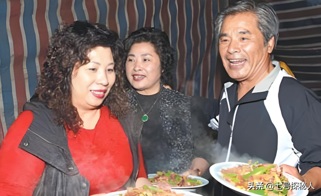 “6个老婆”同住一室，每人每月7万零花钱，71岁又娶第七房小娇妻