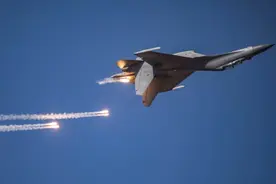 最让印度心凉的是，歼10已经如此生猛，还拿什么跟歼20打？图片