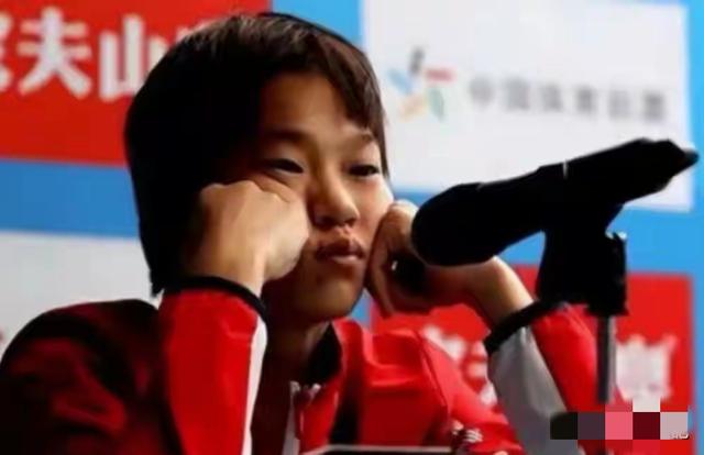 《从大衣哥到全红婵：谁把冠军的家，变成了“透明牢笼”？》