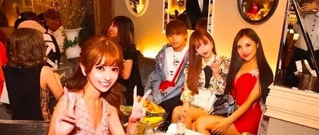 奢靡淫逸的白马会所：性交易泛滥，让富婆挥金如土，最终一夜覆灭